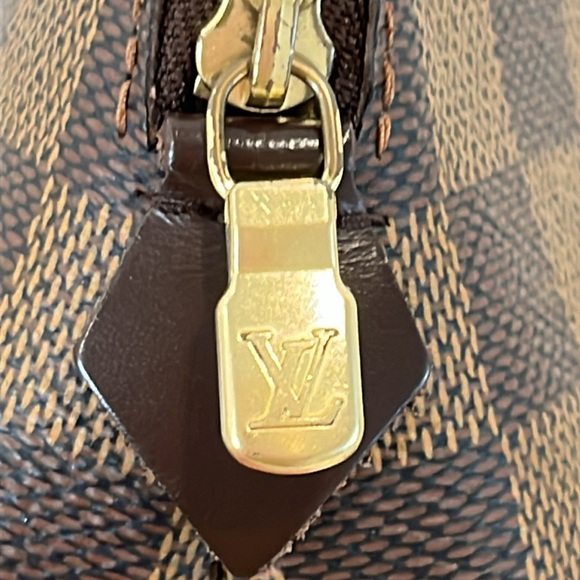 Louis Vuitton Cosmetic Pouch - Picture 10 of 13